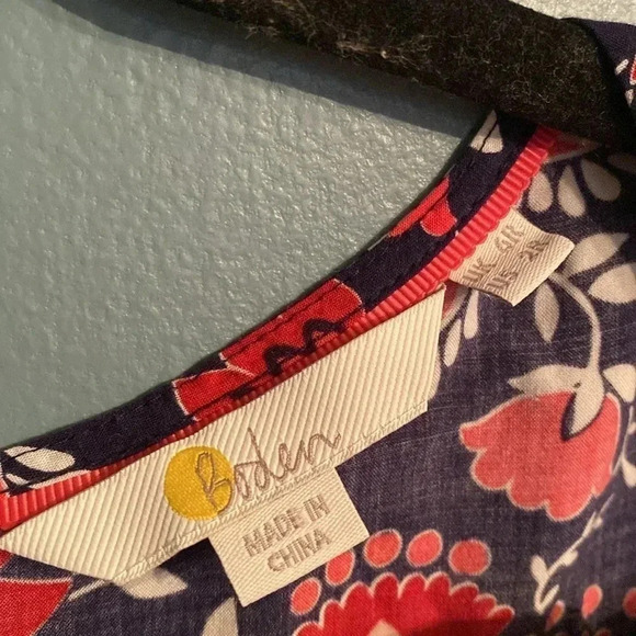 Boden dress - size 2 - navy blue floral - flutter sleeve - asymmetrical hem - Picture 3 of 11